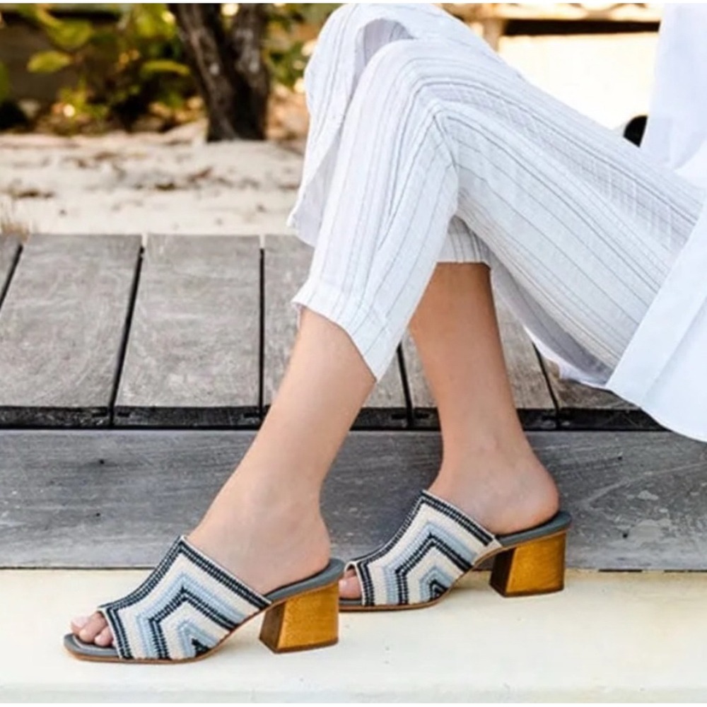 Bernardo Beatriz Woven Slide Sandals Square Toe Block Heel‎ Beige Blue Size 10